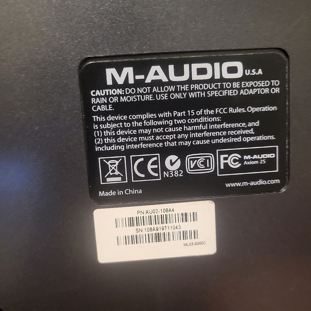 A audio axiom 25 midi keyboard